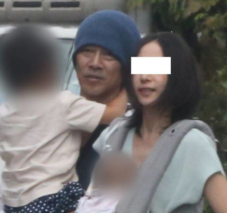 堤真一の妻画像が美人！年齢差と鶴水ルイ説や馴れ初め自宅情報も調査 | オトナ女子気になるトレンド