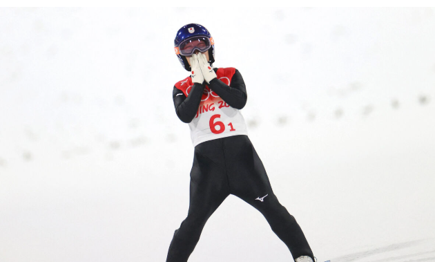 高梨沙羅選手 スーツ 違反 画像